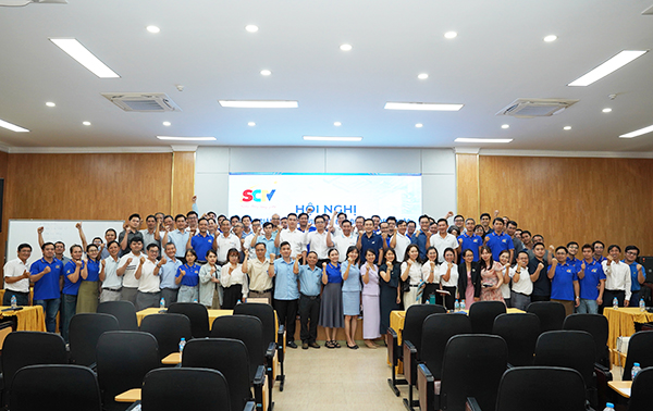 tan-tong-giam-doc-luong-quoc-huy-lam-viec-voi-cac-don-vi-quyet-tam-tai-sinh-sctv-trong-giai-doan-moi