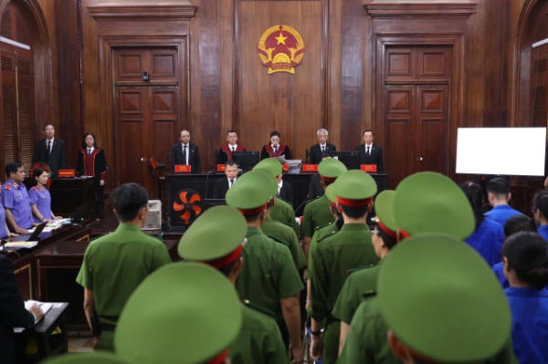 tuyen-an-100-bi-cao-vu-cap-220000-phieu-thu-nghiem-gia