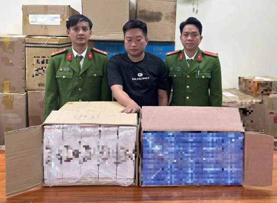 quang-tri-thu-giu-15000-bao-thuoc-la-lau-tren-xe-tai