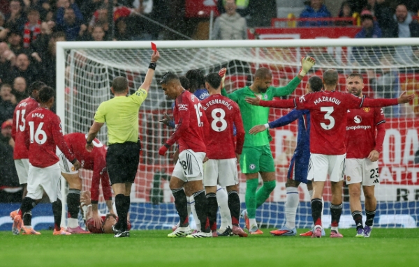 mu-danh-bai-chelsea-gay-tranh-cai-trong-tai-thien-vi-thay-tro-hlv-amorim