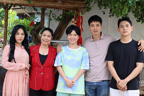 dinh-trang-va-khai-may-phim-chuyen-gi-kho-co-ma-lo-do-hang-phim-1-sctv-san-xuat