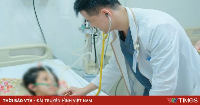Bé gái 12 tuổi nguy kịch vì sốc sốt xuất huyết nặng Bé gái 12 tuổi nguy kịch vì sốc sốt xuất huyết nặng