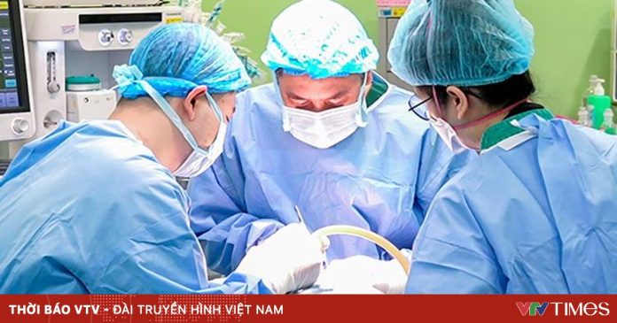 Cắt bỏ khối u nang bạch huyết khổng lồ cứu bé gái 2 tuổi Cắt bỏ khối u nang bạch huyết khổng lồ cứu bé gái 2 tuổi