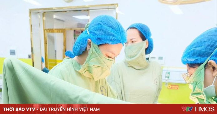 Giữ thai thành công sau hội chứng truyền máu song thai, bé gái chào đời khỏe mạnh