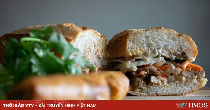 Khẩn trương điều tra vụ nghi ngờ ngộ độc bánh mì tại TP Hồ Chí Minh Khẩn trương điều tra vụ nghi ngờ ngộ độc bánh mì tại TP Hồ Chí Minh