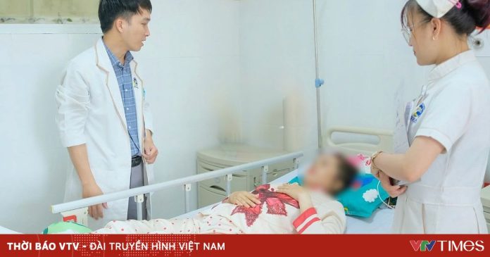Rơi thang máy từ độ cao 4 mét, người phụ nữ gãy cột sống và hai gót chân Rơi thang máy từ độ cao 4 mét, người phụ nữ gãy cột sống và hai gót chân